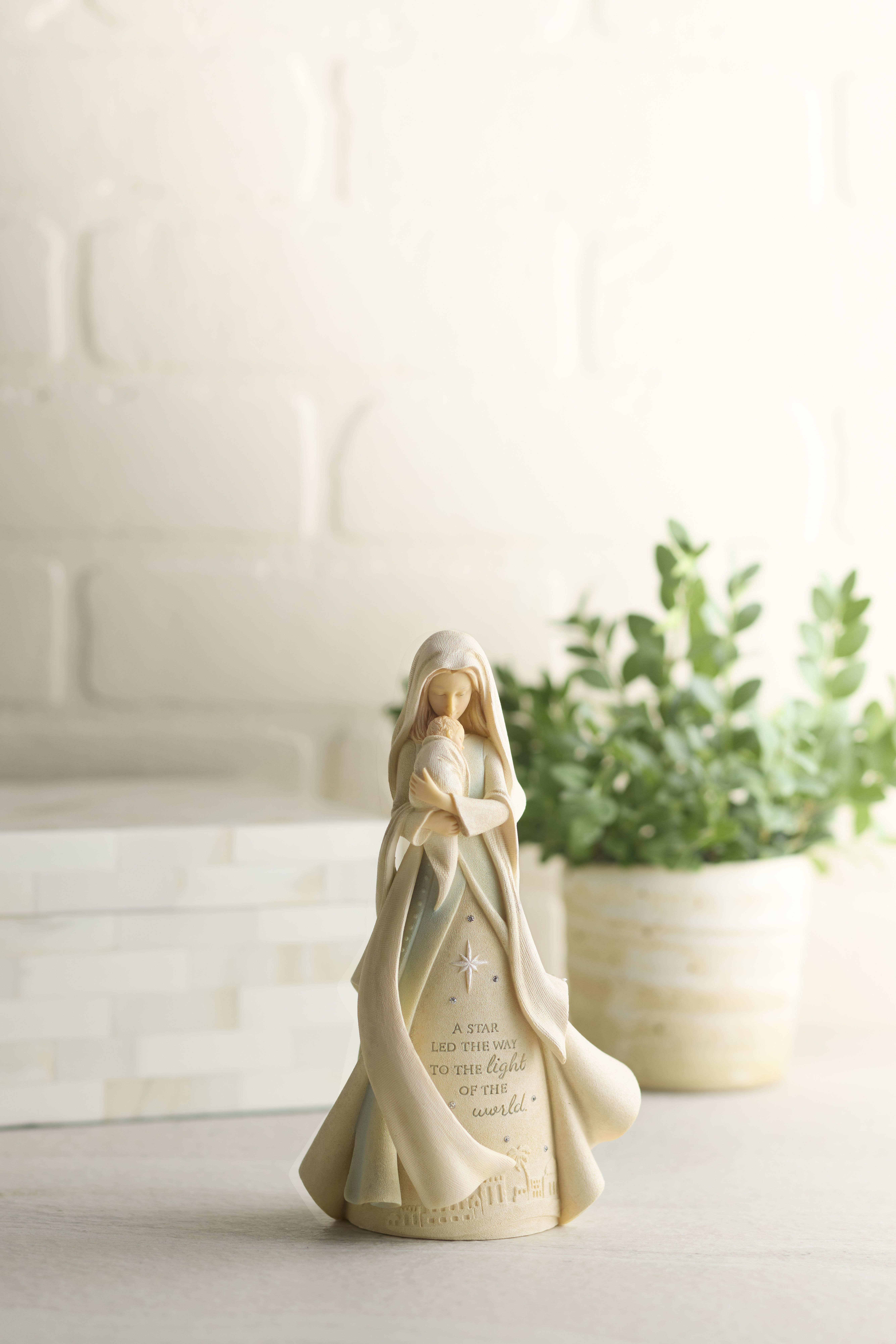 Mary with Baby, Star Led the Way Figurine, , large image number 4